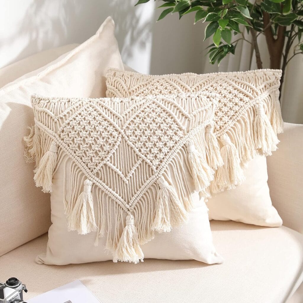 Cojines decorativos con texturas en tendencia