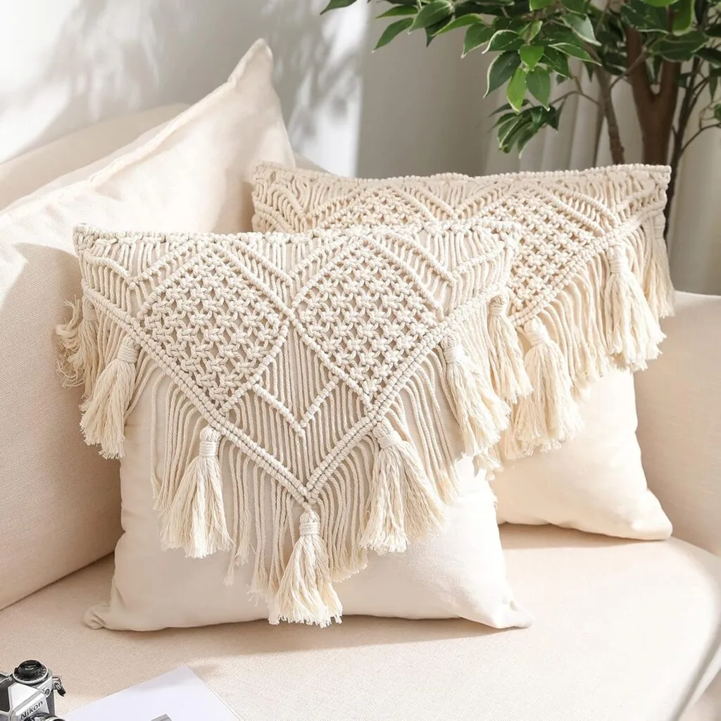 Cojines decorativos con texturas en tendencia